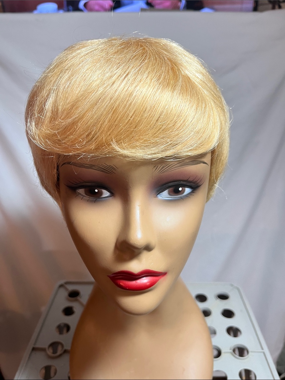 Short Blonde Women’s Wig - Light Blonde